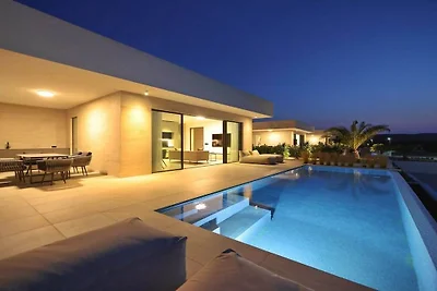 Villa in Tkon mit Schwimmbecken