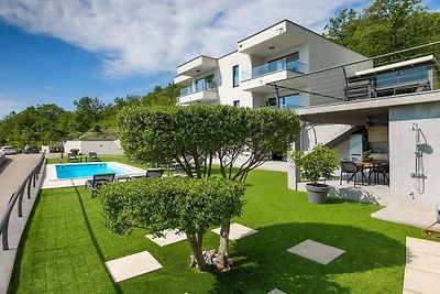 Villa in Brsec mit Schwimmbecken