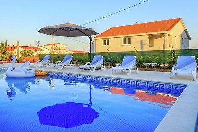 Komfortable Villa mit Pool in Kaštel Novi