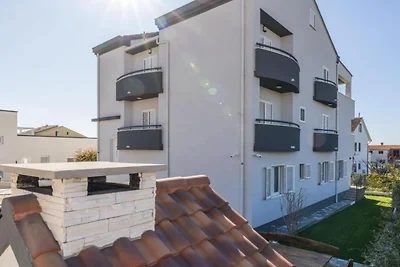 One-Bedroom Apartment With Garden View