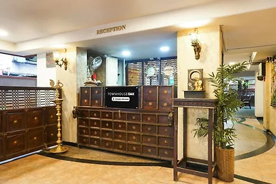 Super casa a schiera Oak Prabhat Road