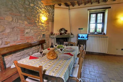 Ansprechende Wohnung in Todi mit Swimmingpool