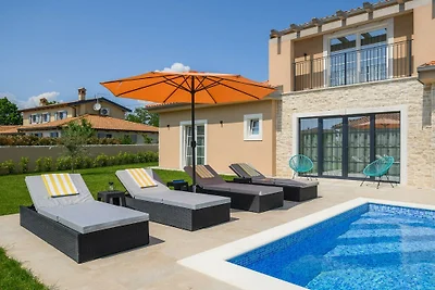 Villa in Maružini mit Schwimmbecken