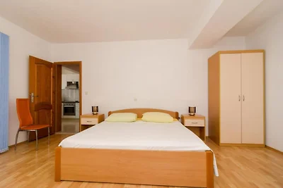 Apartments Plavac Mali- Comfort One Bedroom A...
