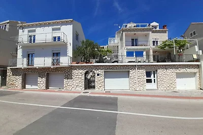 Apartments Knego - Comfort One Bedroom Apartm...