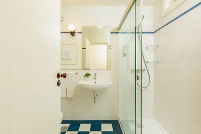 Apartment in Porto with balcony