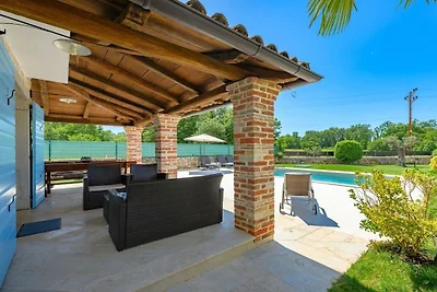 Villa in Višnjan mit Schwimmbecken