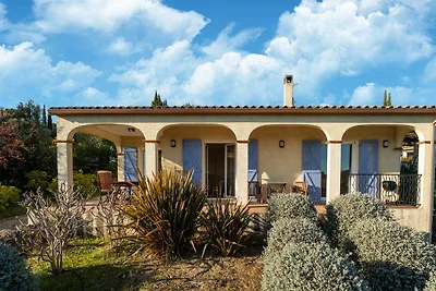 Ruhiges Ferienhaus mit privatem Pool