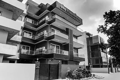Super Townhouse 158 nabij Netaji Subhash Marg