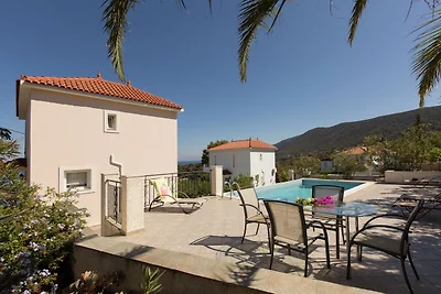 Bellissima villa ad Agia Paraskevi Samos