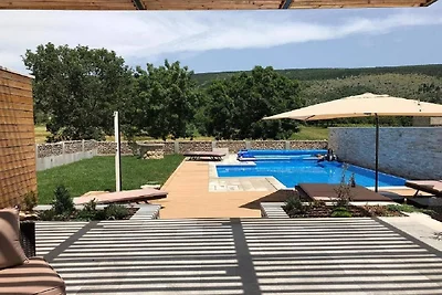 Casa di campagna con piscina vicino a Imotski