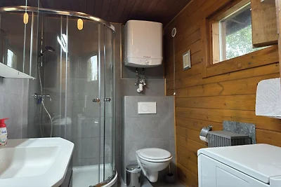 Baita in legno con vista sul pascolo, Eschede