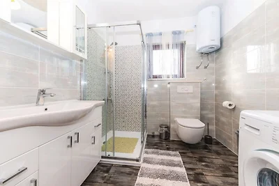 Cozy Nook Apartment Kastel Stari - Three Bedr...