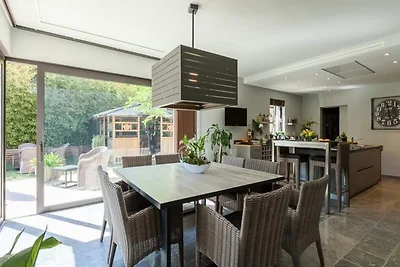 Villa in Juan-les-Pins mit Pool und Whirlpool