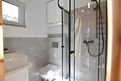 Haus mit privatem Garten und Sauna, in...