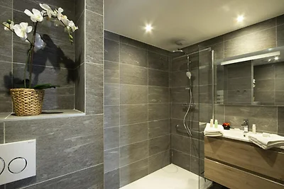 PHOB02 Schöne helle Wohnung von 80 m2 mit...