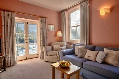 Cottage in riva al fiume con terrazza