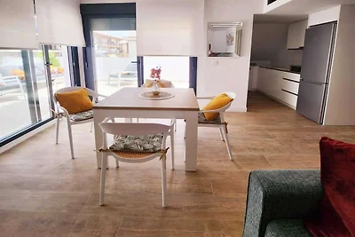 Modernes Ferienhaus mit Terrasse