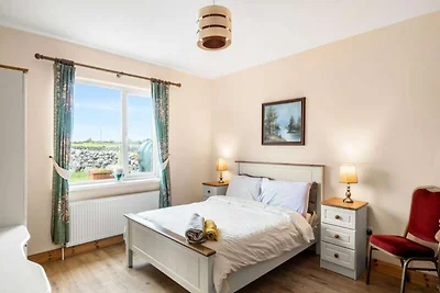 Haus nahe Lough Mask mit Gartenblick