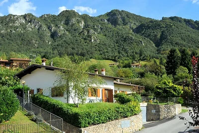 Modernes Ferienhaus in Idro (Lombardei)