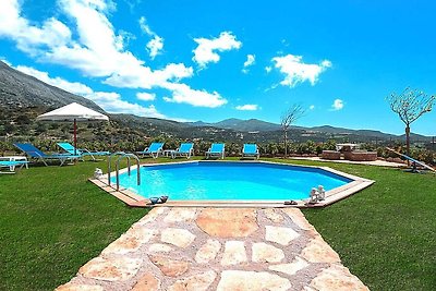 Einladende Villa in Triopetra mit Pool