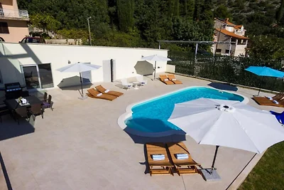 Villa Dupcic - Five-Bedroom Villa with Privat...