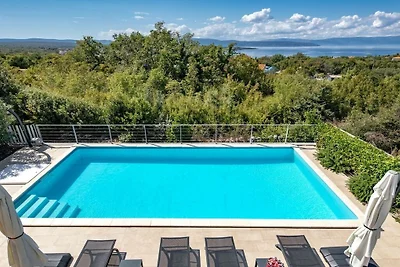 Villa in Malinska mit Schwimmbecken