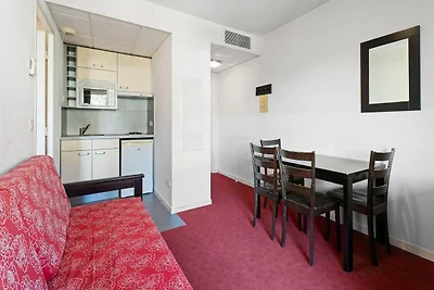 Eine stilvolle, lichtdurchflutete Pool-Oase i...