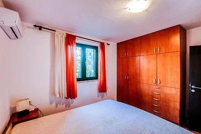 Holiday Home Villa Rokov - Five Bedroom Holid...