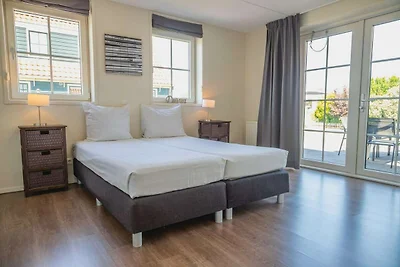 Ferienhaus im Zaanse-Stil mit Garten