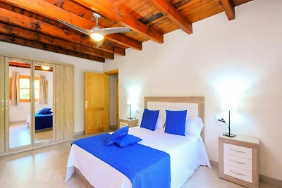 Villa in Muro met zwembad en prachtige tuin