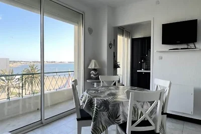 Wohnung in Grau du Roi mit Meerblick