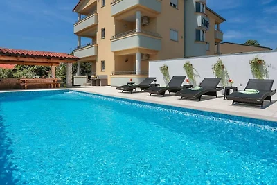 Wohnung in Fazana mit Schwimmbecken