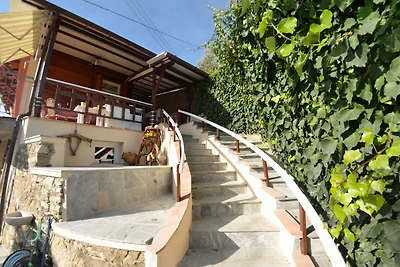 Schönes Ferienhaus mit Swimmingpool in...