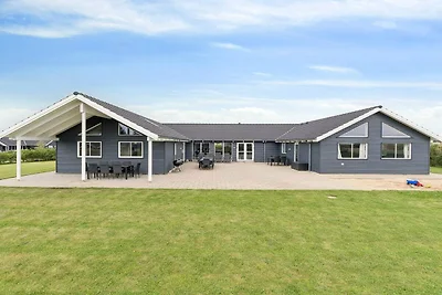 Luxus-Ruckzugsort am Hostrup Strand -- By Tra...