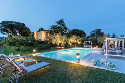 10 Bedrooms Villa in Lucca with pool