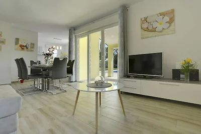 Villa mit Pool in Marcana