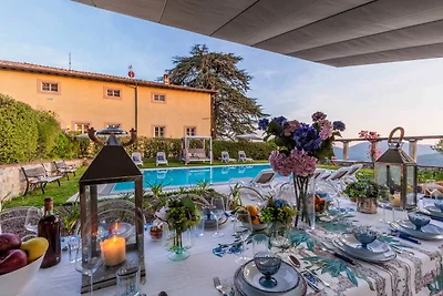 Malerische Villa in Lucca mit Pool