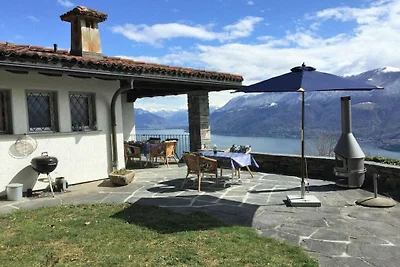 Ferienhaus in Brissago mit Schwimmbecken