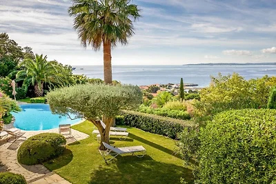 Villa in Les Issambres mit Schwimmbecken