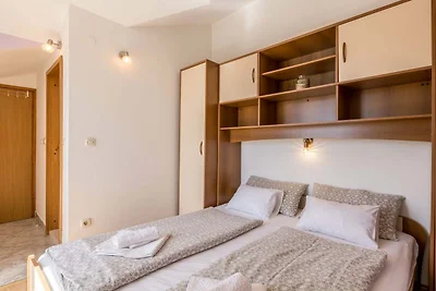 One Bedroom Apartment with Terrace and Sea Vi...
