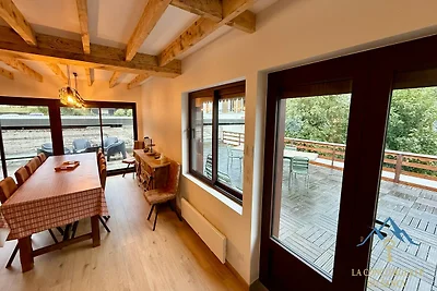 Chalet mit weitläufiger Panoramaterrasse