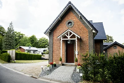 Luxuriöses Haus mit Whirlwanne und Sauna