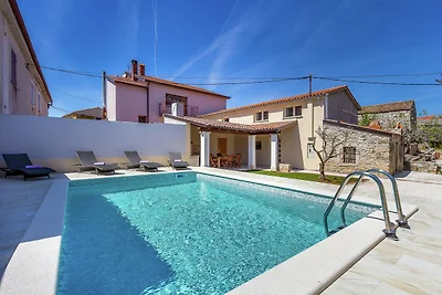 Casa moderna con piscina