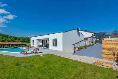 Villa en Nedešćina con piscina