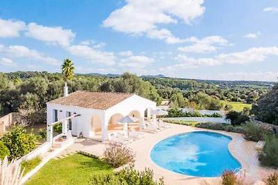 Villa in Menorca mit privatem Pool und Garten
