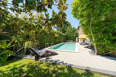 Eine charmante Villa mit privatem Pool in...