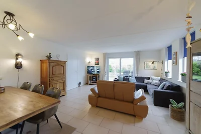 Geräumiges Ferienhaus mit Sauna in Strandnähe