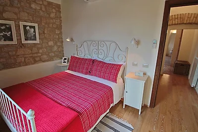 Moderno appartamento con piscina