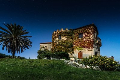 Villa fronte mare con giardino in Calabria